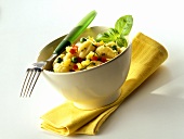 Gnocchi salad with peas and peppers