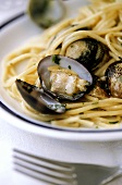 Spaghetti vongole (Spaghetti with clams, Italy)