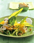 Salad leaves with goat's cheese, peppers and nuts