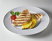 Grilled turkey escalope with pineapple