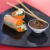 Spring rolls with chili and peanut sauce (Thailand)