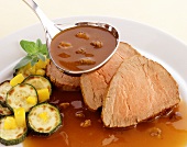 Roast beef with courgettes and gravy
