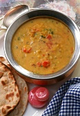 Indian vegetable curry; flatbread; onions