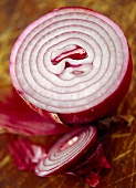 Red onion, a piece cut off