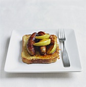 Toast with sausage, apples and pecan nuts