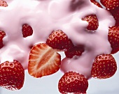 Strawberry yoghurt with fresh strawberries