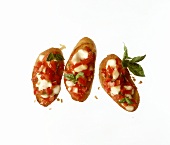 Crostini Margherita (Röstbrote mit Tomaten & Mozzarella)