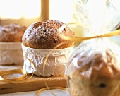Mini-panettone (Small yeasted cakes to give as gifts, Italy)