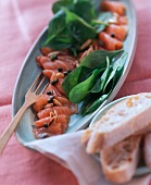 Marinierter Lachs mit Spinatsalat