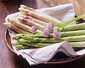 Green and white asparagus with fresh chives