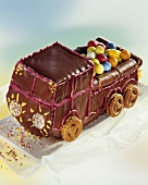 Cake for child's birthday: chewing gum transporter