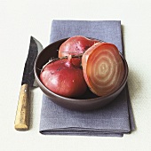 Boiled red onions