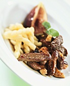 Strips of lamb with pasta and fig and Madeira sauce