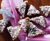 Gingerbread triangles, sprinkled with meringue