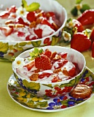 Strawberry quark with wholemeal biscuits