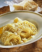 Spaghetti mit Butter und Parmesan