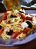 Linguine with peppers and olives