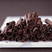 Ein Haufen Schokoladenröllchen