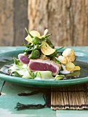 Seared tuna fillet with chillies and crisps