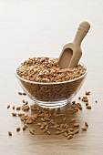 Spelt in glass bowl with scoop