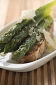 Green asparagus with Parmesan on toast