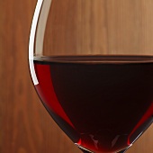 Rotwein im Glas (Close Up)