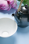 Teapot and tea bowl (Asia)