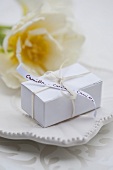A gift box as a place card