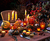 Festlich gedeckter Tisch zu Halloween