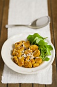 Kürbisgnocchi mit Parmesan und Portulak