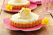 Individual lemon cheesecakes with yoghurt balls