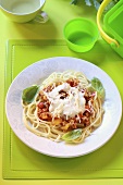 Spaghetti bolognese with yoghurt and cheese