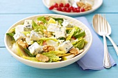 Spinach, pear, walnut and blue cheese salad