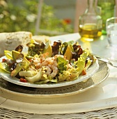 Salat mit Avocado und Scampi