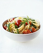 Wholemeal spaghetti with cherry tomatoes and rocket