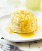 Treacle sponge pudding (UK)