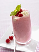 Raspberry shake with cream