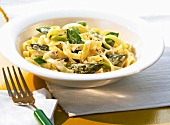 Tagliatelle with green asparagus, mangetout and beans