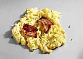 Scrambled egg with bacon and chives