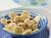 Bulgur wheat porridge with raisins and banana