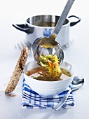 Vegetable bouillon with bread