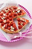 Strawberry flan with almonds
