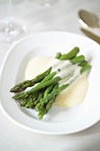 Green asparagus with butter sauce