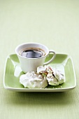 Almond meringues with coffee