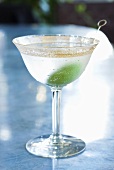 Cocktail mit Olive