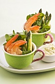 Asparagus salad with prawns