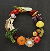 Buchstabe O aus Gemüse, Obst, Getreide und Lebensmitteln