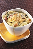 Pasta bake with vegetables and ham