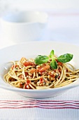Spaghetti alla trapanese (mit Mandeln, Tomaten & Parmesan)