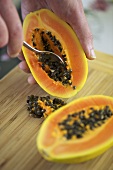 Removing the seeds from a papaya